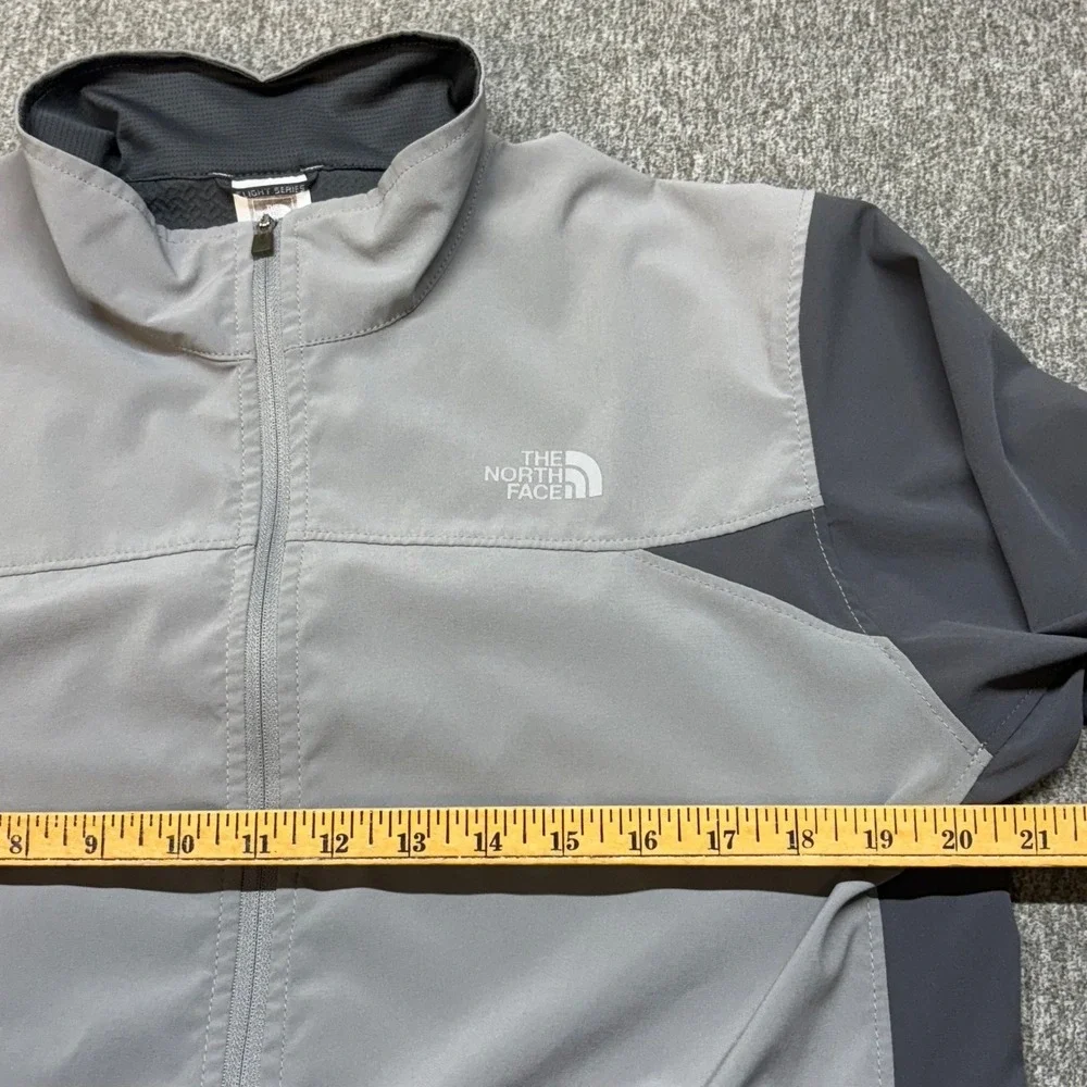 The North Face TNF Apex Men's M Grey Windbreaker Jacket Lightweight‎
